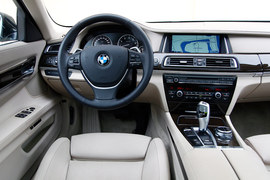 2013款宝马740Li