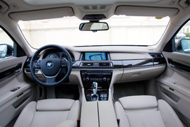2013款宝马740Li