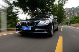 2013款宝马740Li