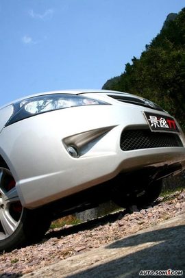 搜狐广西试驾景逸1.8T外观