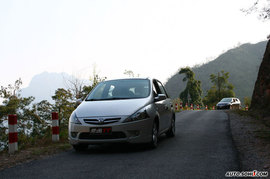 搜狐广西试驾景逸1.8T外观