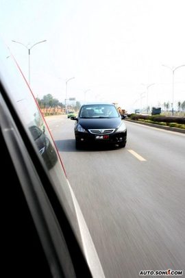 搜狐广西试驾景逸1.8T外观