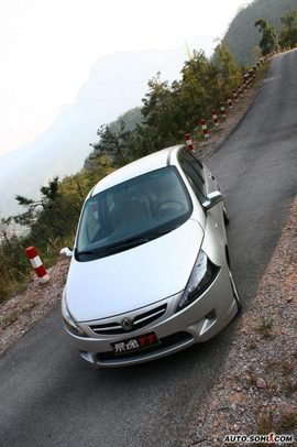 搜狐广西试驾景逸1.8T外观