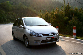 搜狐广西试驾景逸1.8T外观