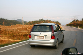 搜狐广西试驾景逸1.8T外观