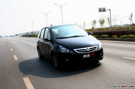 搜狐广西试驾景逸1.8T外观