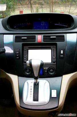 搜狐广西试驾景逸1.8T内饰