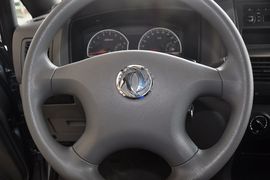 2013款郑州日产帅客1.5L手动7座标准型