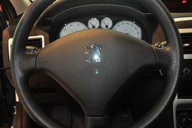 2013款标致307两厢