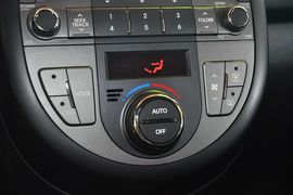 2013款起亚秀尔1.6L