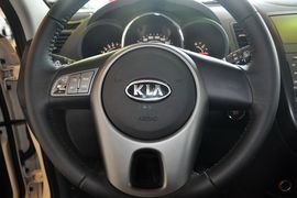 2013款起亚秀尔1.6L