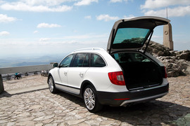 2013款斯柯达Superb旅行车海外体验