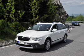 2013款斯柯达Superb旅行车海外体验