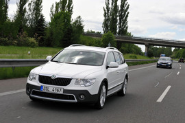 2013款斯柯达Superb旅行车海外体验