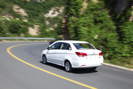 2013款北京汽车E系列三厢1.5L