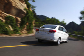 2013款北京汽车E系列三厢1.5L