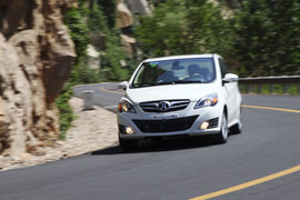 2013款北京汽车E系列三厢1.5L