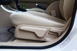 2013款北京汽车E系列三厢1.5L