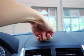 2013款北京汽车E系列三厢1.5L