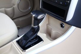 2013款北京汽车E系列三厢1.5L