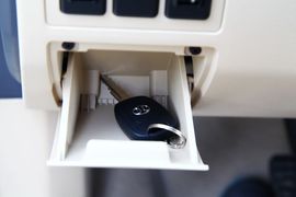 2013款北京汽车E系列三厢1.5L