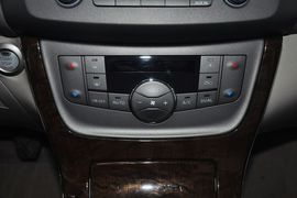 东风日产轩逸1.8XL手动豪华版