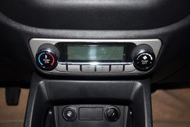 2011款江淮瑞鹰2.0L两驱经典型