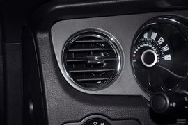 2013款福特野马3.7L