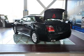 2012款丰田皇冠2.5