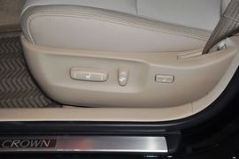 2012款丰田皇冠2.5