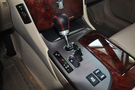 2012款丰田皇冠2.5