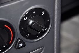 2013款东风风神H30