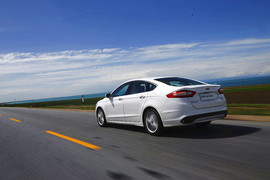 试驾长安福特新蒙迪欧2013款2.0L