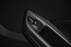 2012款福特福克斯三厢1.6L手自一体风尚型