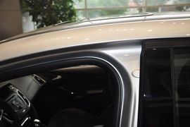 2012款福特福克斯三厢1.6L手自一体风尚型