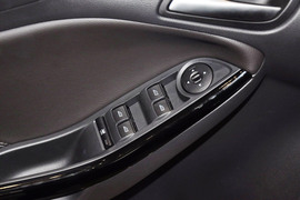 2012款福特福克斯三厢1.6L手自一体风尚型