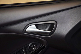 2012款福特福克斯三厢1.6L手自一体风尚型