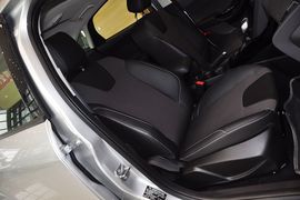 2012款福特福克斯三厢1.6L手自一体风尚型
