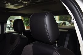 2012款福特福克斯三厢1.6L手自一体风尚型