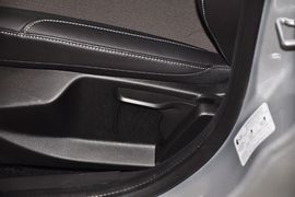 2012款福特福克斯三厢1.6L手自一体风尚型
