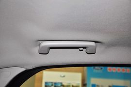 2012款福特福克斯三厢1.6L手自一体风尚型