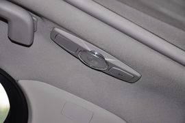 2012款福特福克斯三厢1.6L手自一体风尚型
