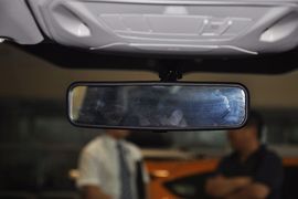 2012款福特福克斯三厢1.6L手自一体风尚型
