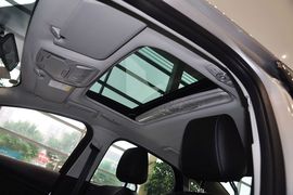 2012款福特福克斯三厢1.6L手自一体风尚型