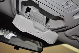 2012款福特福克斯三厢1.6L手自一体风尚型