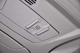 2012款福特福克斯三厢1.6L手自一体风尚型