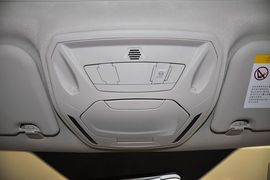 2012款福特福克斯三厢1.6L手自一体风尚型