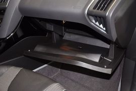2012款福特福克斯三厢1.6L手自一体风尚型