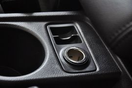 2012款福特福克斯三厢1.6L手自一体风尚型