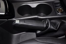2012款福特福克斯三厢1.6L手自一体风尚型